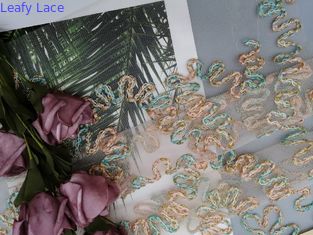 Вязание крючком связывало ткань шнурка вышивки Lurex металлическую