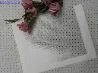 Ткань отверстии потока вишневого цвета Сакуры белая вышитая