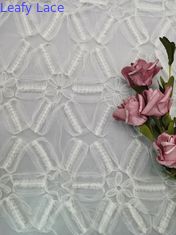 Вышивка белой сетки ткани шнурка ткани 3D шнурка вязания крючком флористической связывая