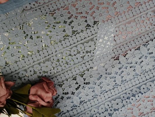 Ткань шнурка хлопка 3D 145CM голубая флористическая для статей постельных принадлежностей