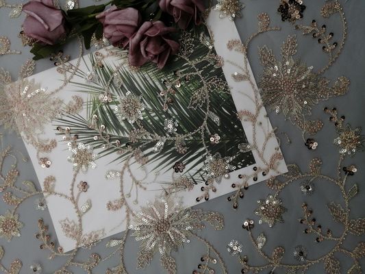 Розовая флористическая партия Sequin отбортовала ткань вышивки для платья свадьбы