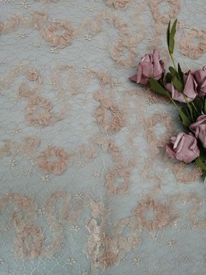 Ткань шнурка розовой флористической сетки Тюль яркого блеска вязания крючком сияющая