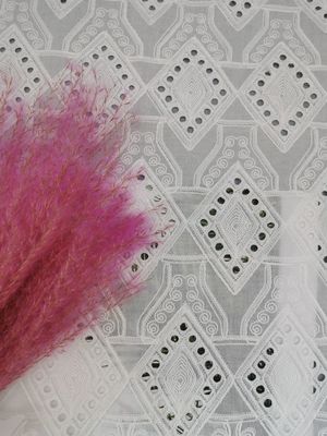 Ткань Broderie хлопка отверстии шнурка ромбовидного узора белая