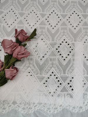 Ткань Broderie хлопка отверстии шнурка ромбовидного узора белая